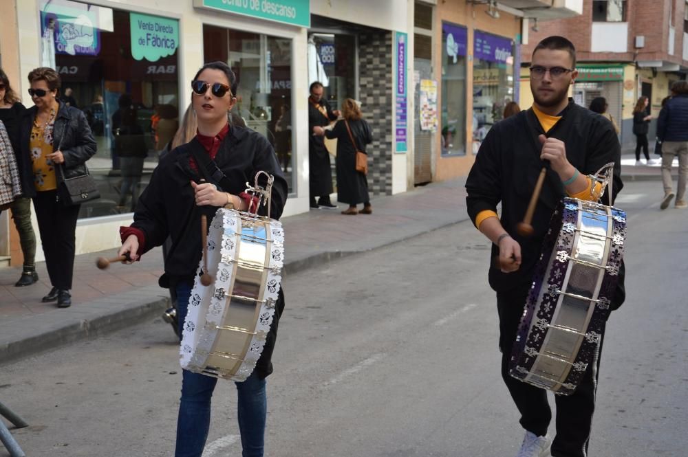 Miles de vecinos se echan a las calles muleñas.