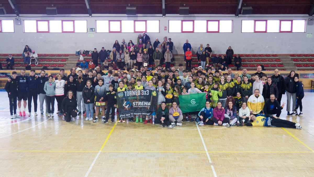 Foto de familia del torneo.