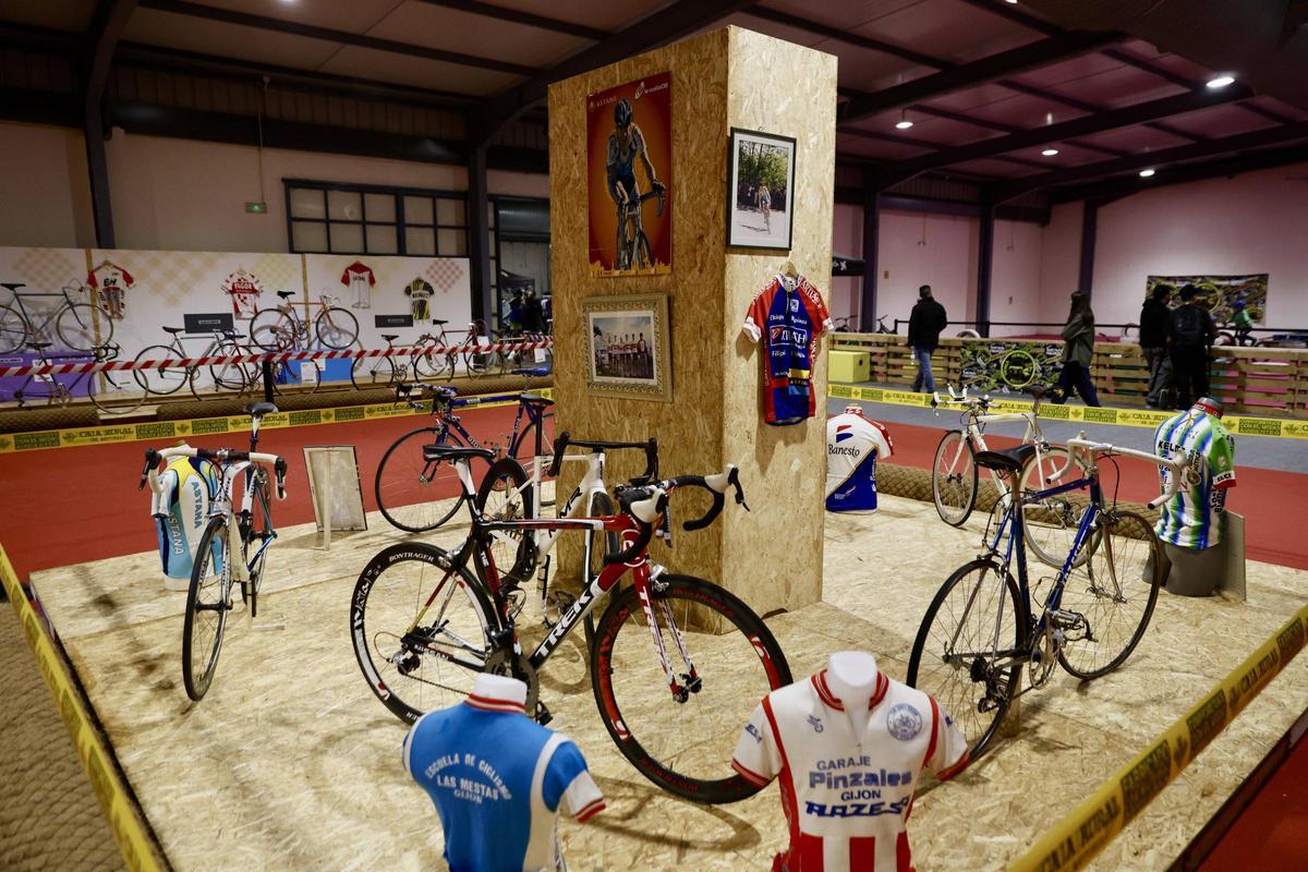 El inicio del "Asturias Bike Weekend" en Gijón, en imágenes