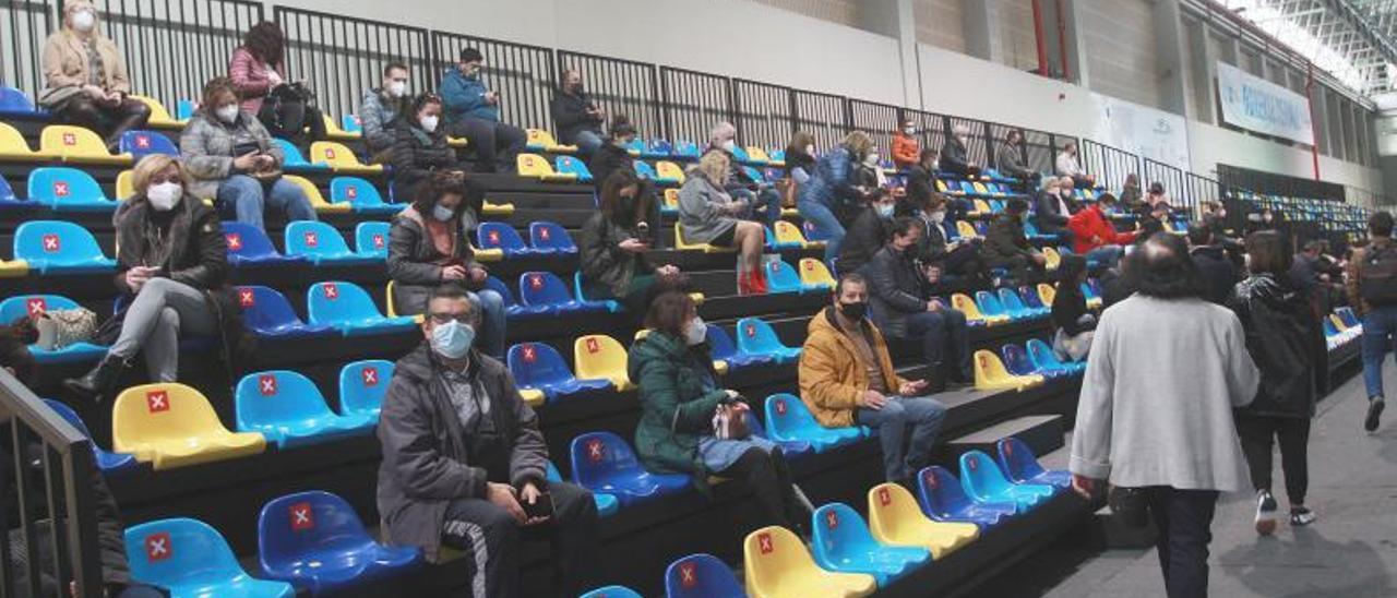 Participantes en el cribado de Expourense, esperando por los resultados. | // IÑAKI OSORIO