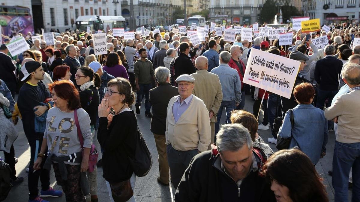 zentauroepp50415986 madrid 15 10 2019 economia  concentracion de pensionistas en191015190027