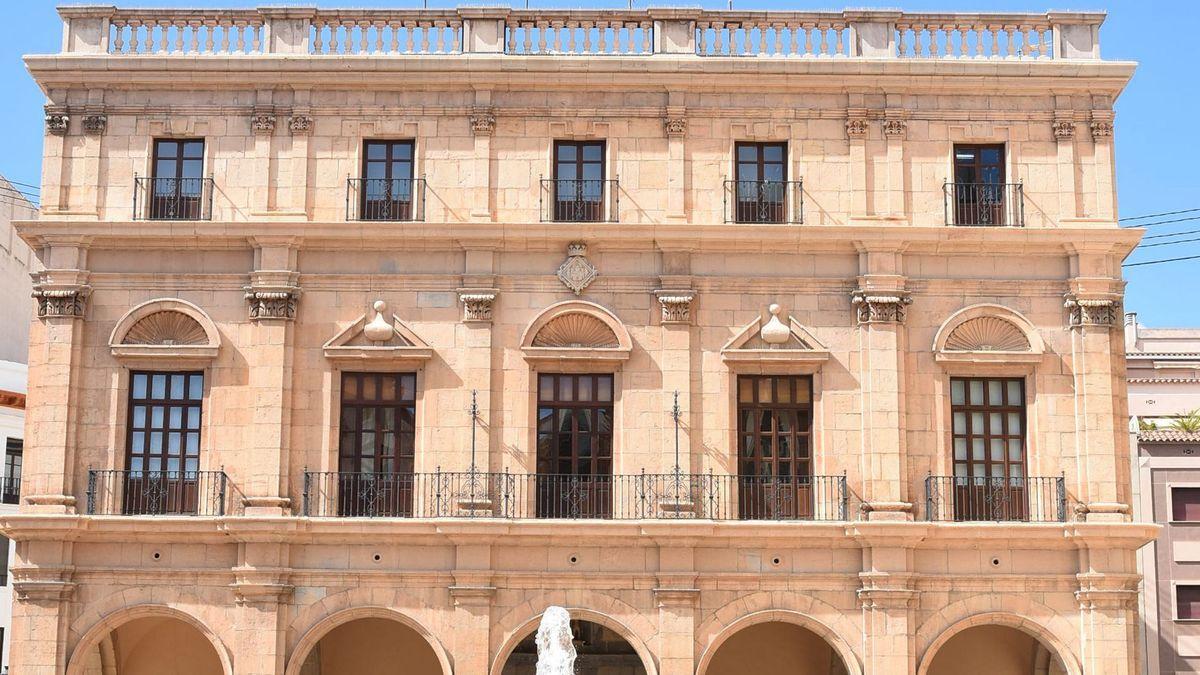 Fachada del edificio noble del Ayuntamiento de Castelló.