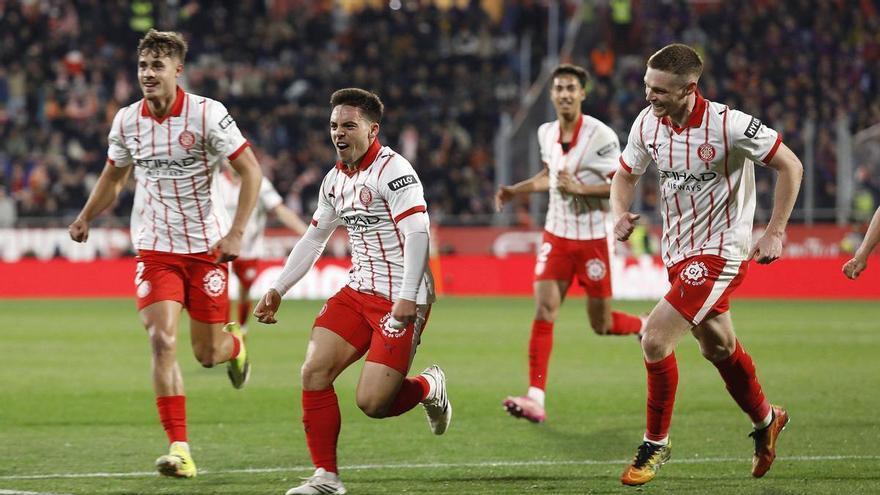 Fran Beltrán es vesteix d’heroi per sorpresa