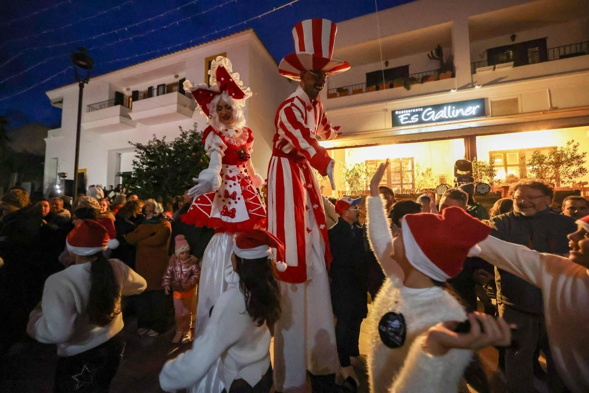 Las imágenes del encendido de luces de Navidad en Sant Josep Las imágenes del encendido de luces de Navidad en Sant Josep