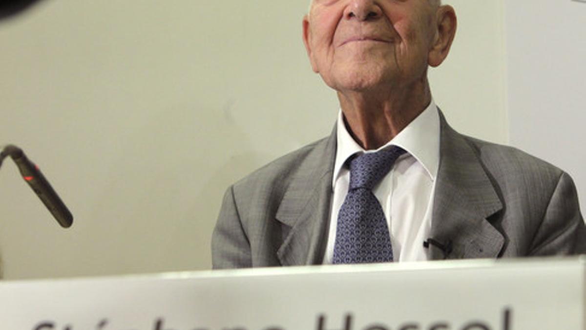 Stéphane Hessel, durante la rueda de prensa que ha ofrecido en Madrid.