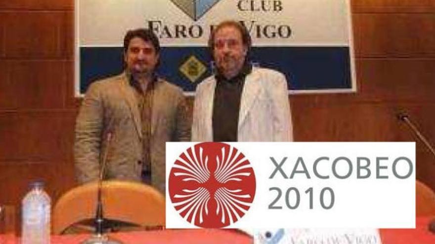 David Alvarado (izquierda) fue presentado por el periodista Ánxel Vence. // José Lores