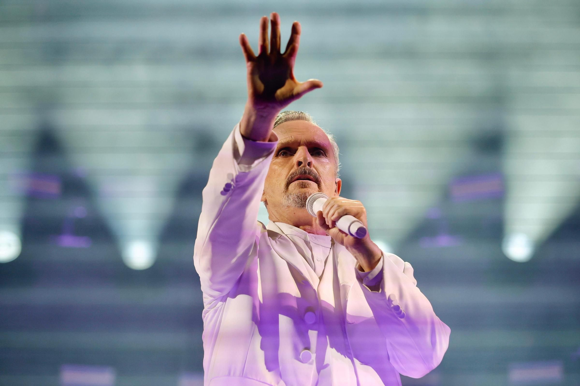 Miguel Bosé disfruta sobre el Ciutat