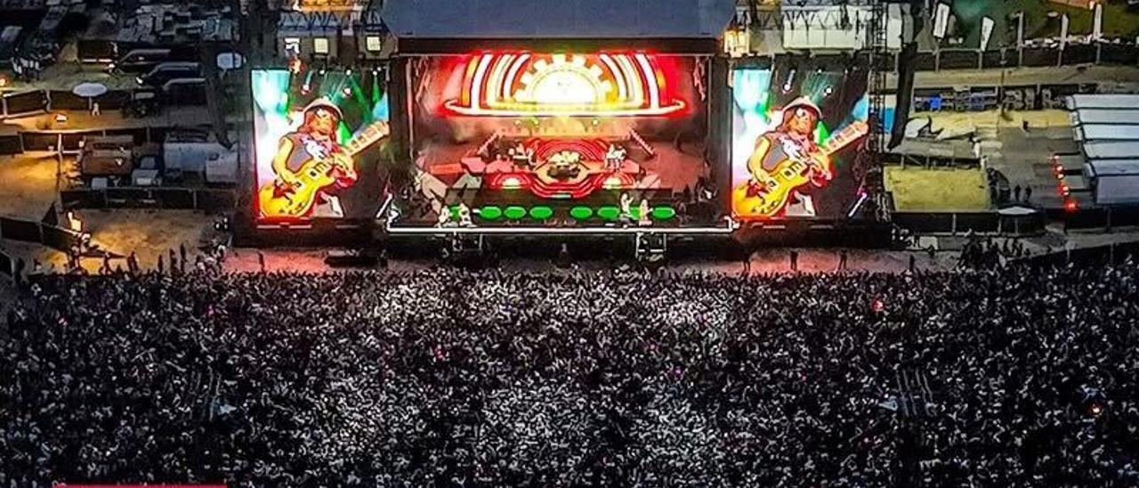 Escenario de Guns N' Roses en su concierto de Tel Aviv