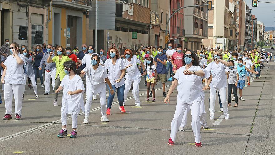 600 voluntaris fan un videoclip a Manresa en agraïment al personal sanitari