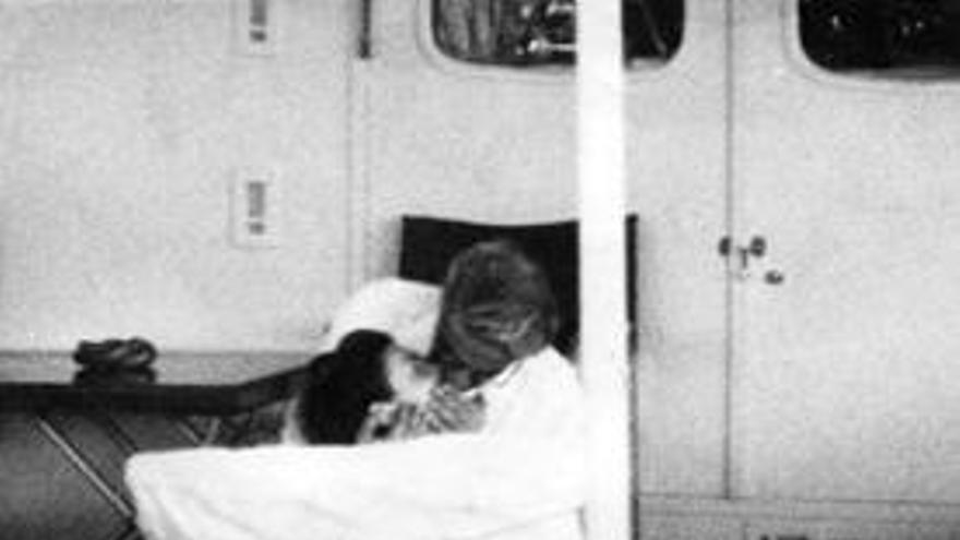 La foto del beso de Onassis y Jackie que dio la veulta al mundo.