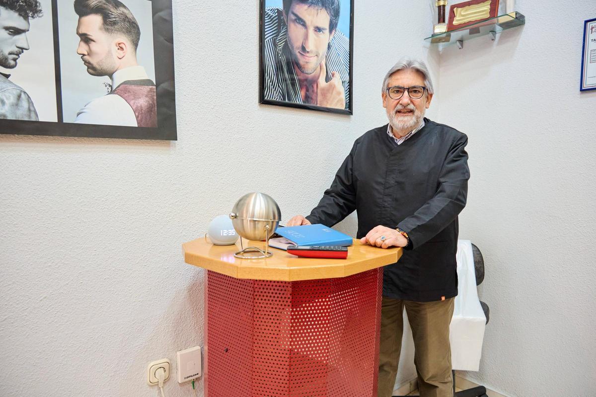 Fotogalería | José María, el peluquero de Cáceres, se jubila