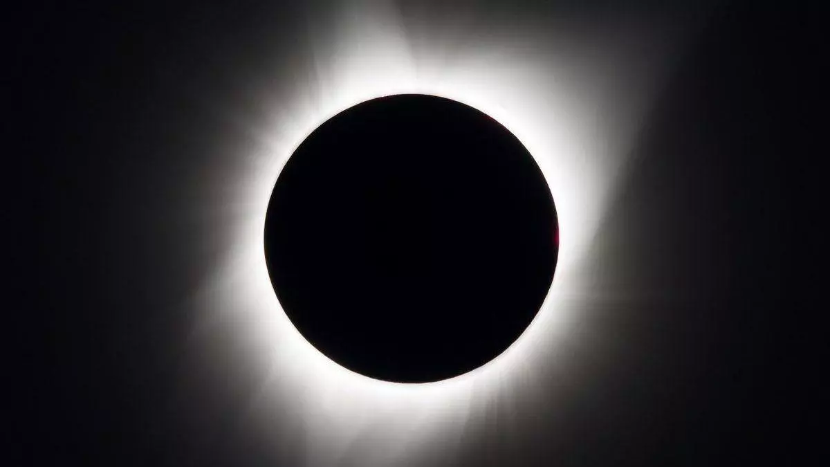 Compte enrere per a l’eclipsi del segle: Catalunya ja prepara un mapa detallat amb els millors llocs per gaudir d’aquest fenomen