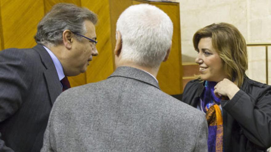 Zoido felicita a Susana Díaz.