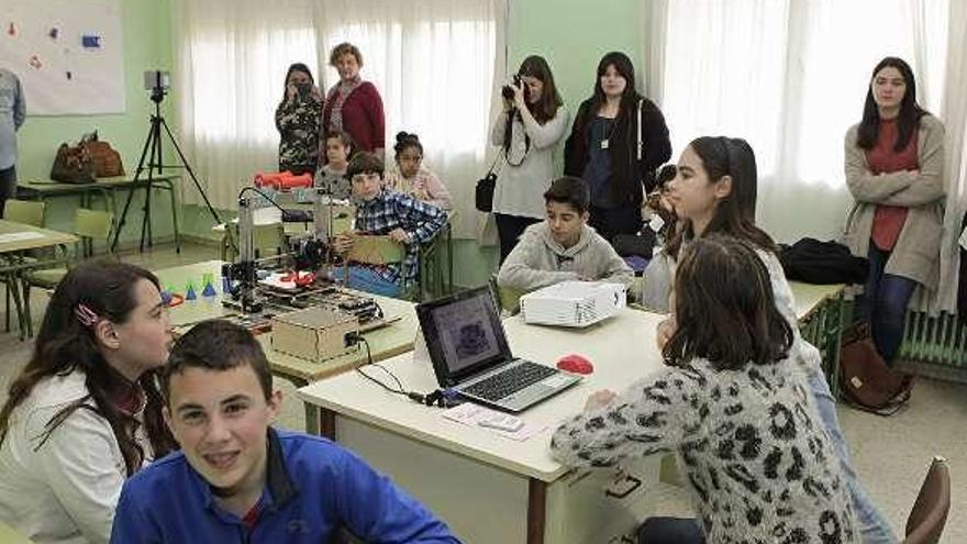 Alumnos del Lloréu y de Pedagogía intercambian clases