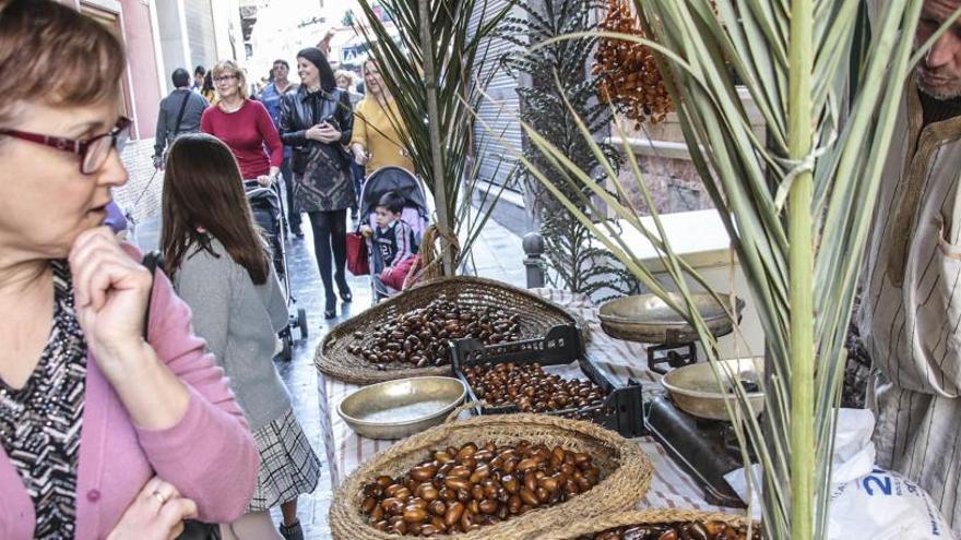 Parada de dátiles en una anterior edición del mercado.