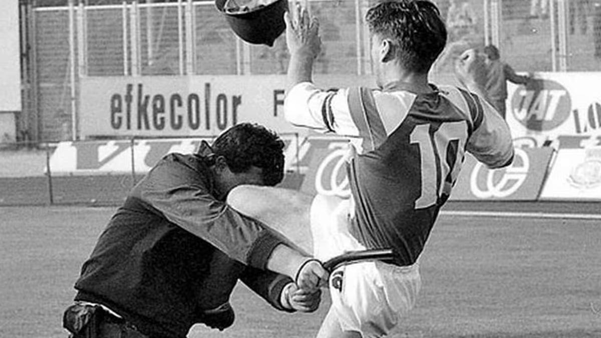El rodillazo de Boban a un policía, en mayo de 1990