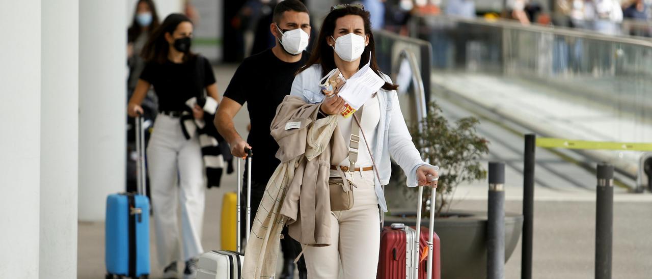 Pasajeros en el aeropuerto de Son Sant Joan