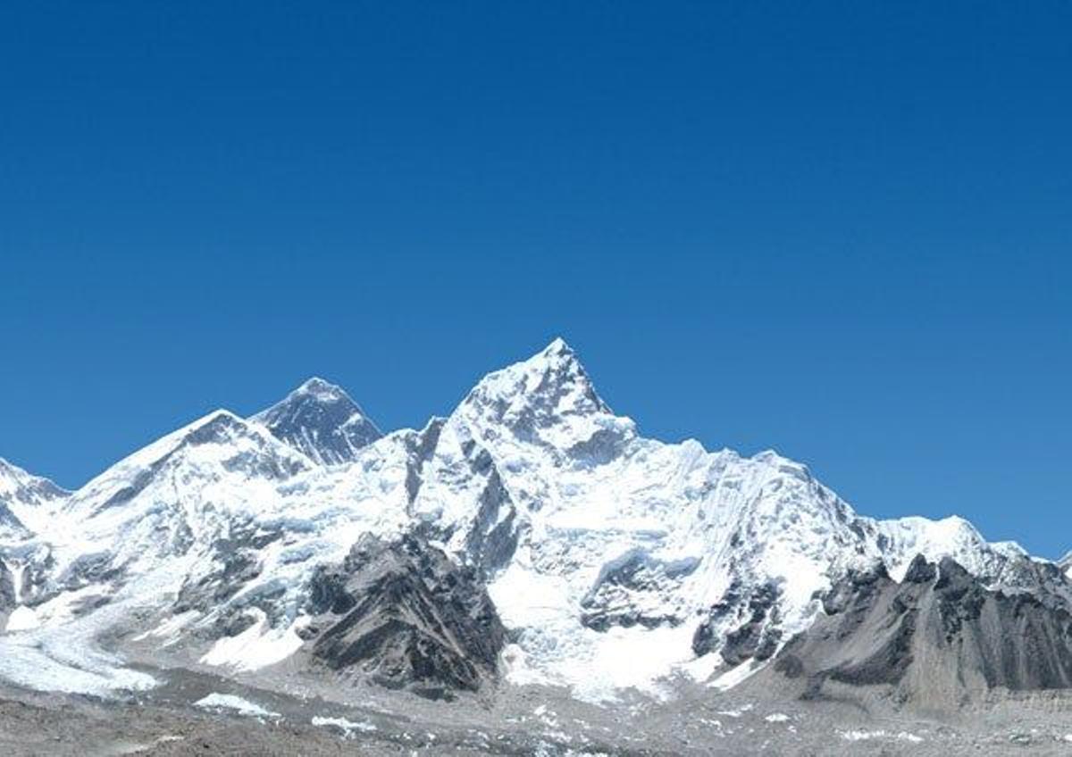 Celebrar el aniversario de la coronación del Everest