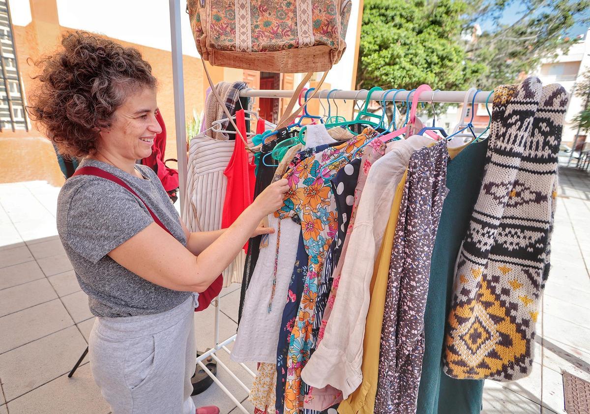 Mercadillo de trueque de ropa
