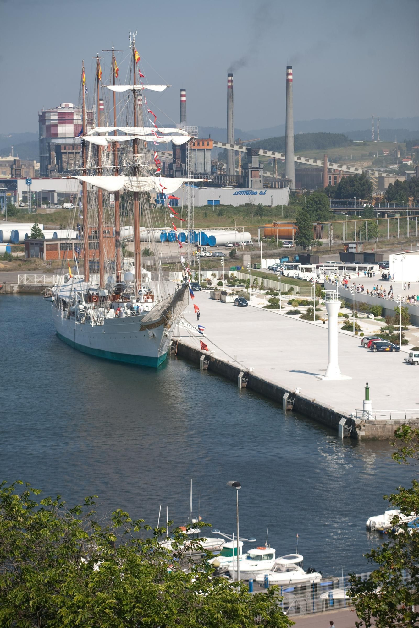 En imágenes: Así fue la última visita del Juan Sebastián Elcano a Asturias, en 2013 y a Avilés