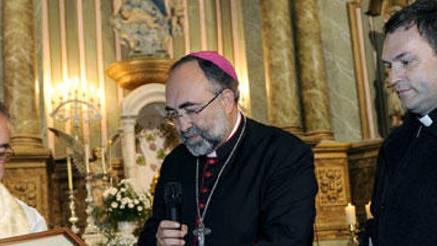 Monseñor Jesús Sanz toma posesión de la diócesis asturiana