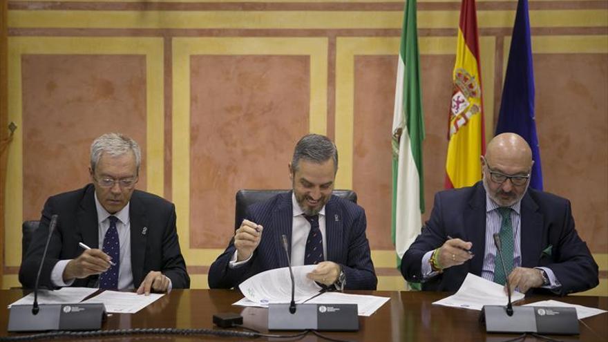 Vox incluye 35 medidas en el pacto firmado con el Gobierno andaluz