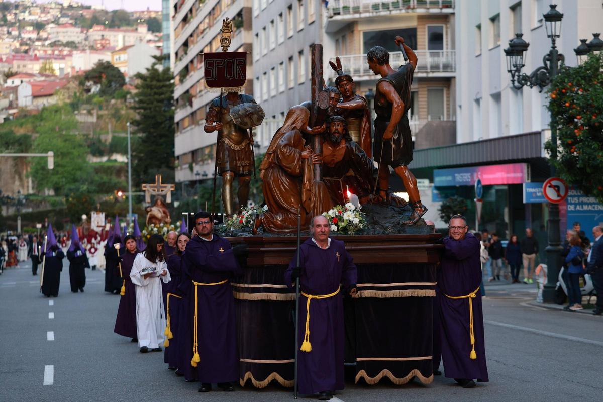 Procesiones en Vigo: paso del Jueves Santo en la parroquia del Sagrado Corazón de Xesús