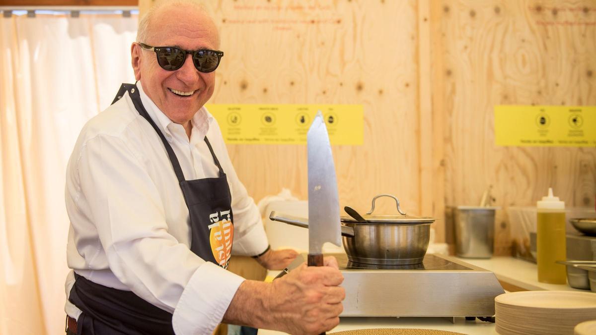 Carles Gaig, uno de los cocineros que participan en Tast a la Rambla 2025 y que será galardonado por su trayectoria. Carles Gaig, uno de los cocineros que participan en Tast a la Rambla 2025 y que será galardonado por su trayectoria.