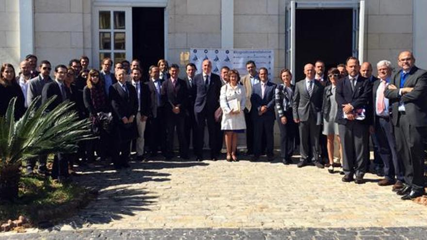 Foto de familia al inicio de las jornadas en el puerto de Málaga.