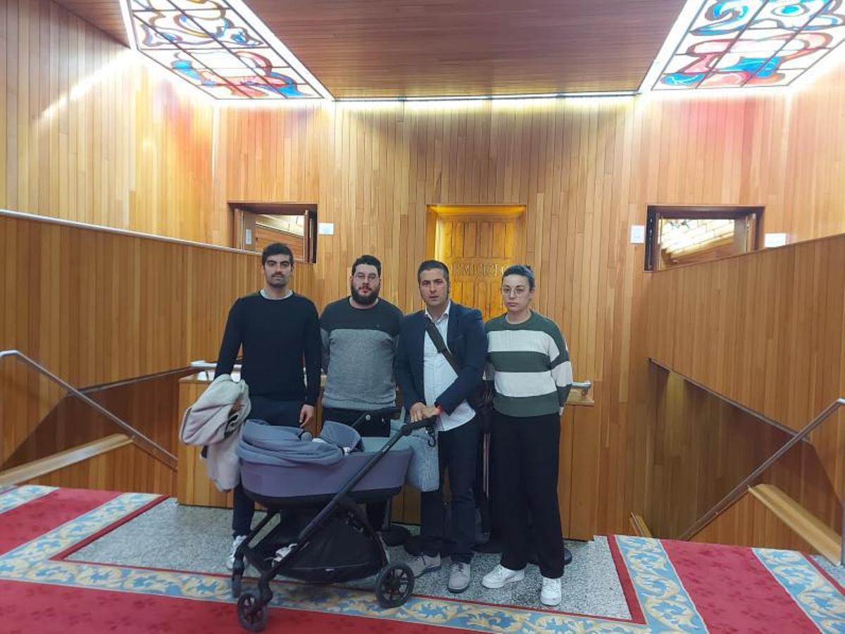 De izq. a dcha., el concejal Alberto Moital, el diputado Paulo Ríos, el edil Xosé Leal y su hija Lola, y la nº 4 de la lista del BNG, Carmen García.