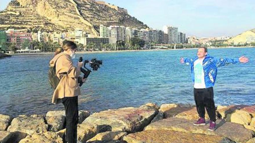 Una de las escenas del cortometraje en la playa de Alicante. | INFORMACIÓN