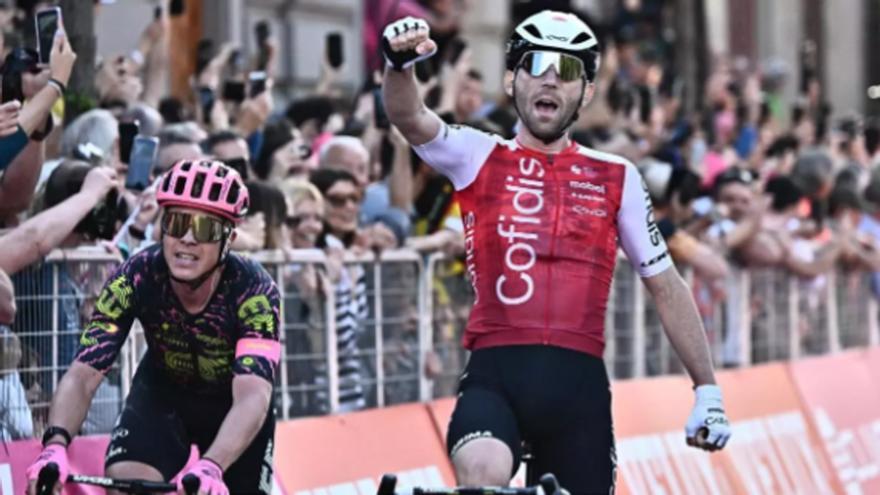 Una escapada sorprende al pelotón del Giro y el francés Ben Thomas se lleva la victoria