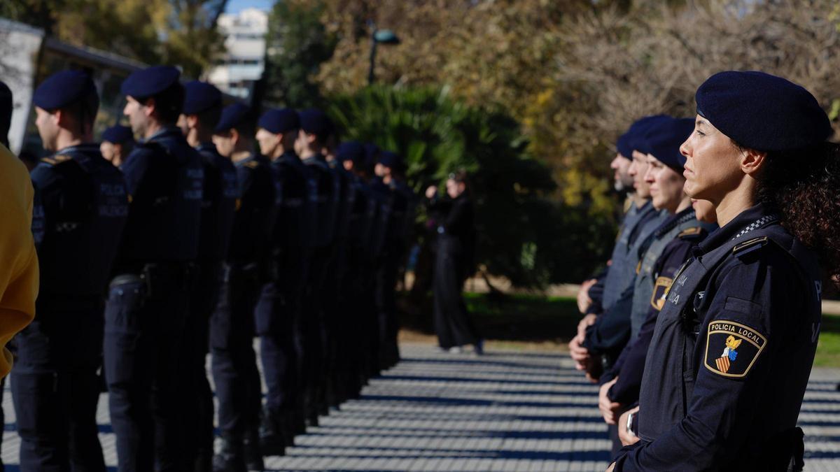Nuevos agentes de la Policía Local en las nuevas unidades.