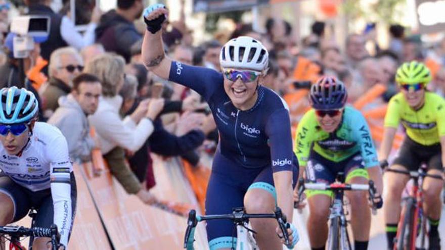 Sprint de la primera etapa de la Volta a la CV Féminas