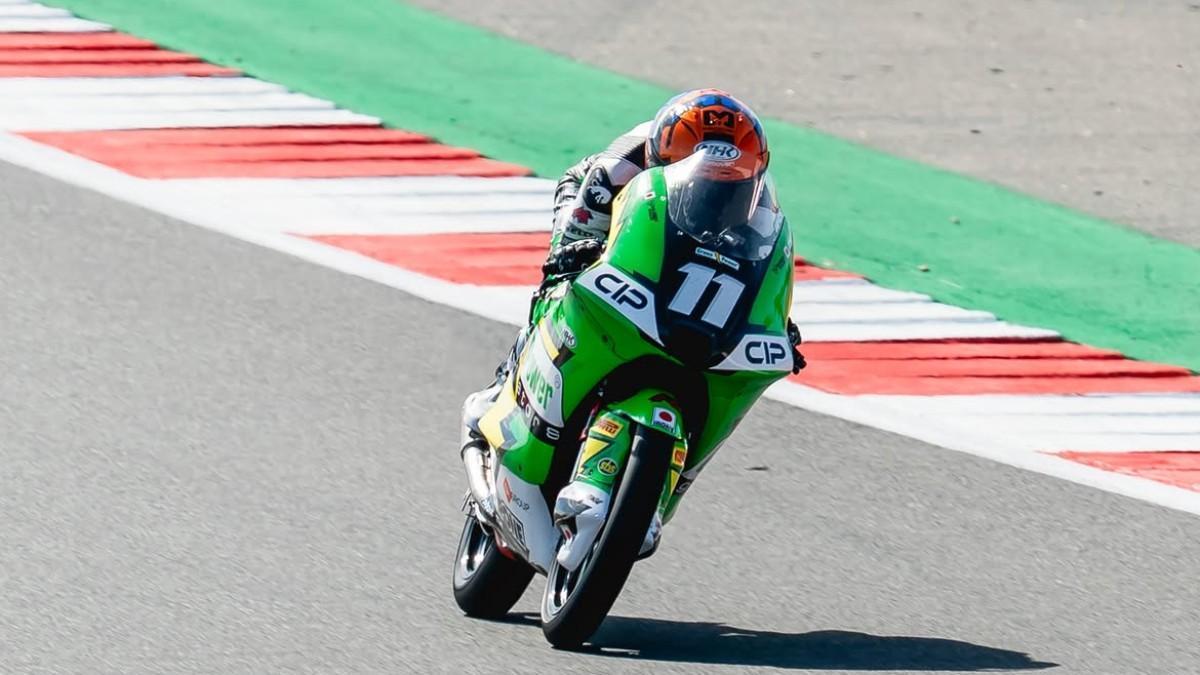 MOTO 3 GRAN BRETAÑA | Adrián Cruces acaricia la pole y el líder Máximo Quiles sufre una grave caída