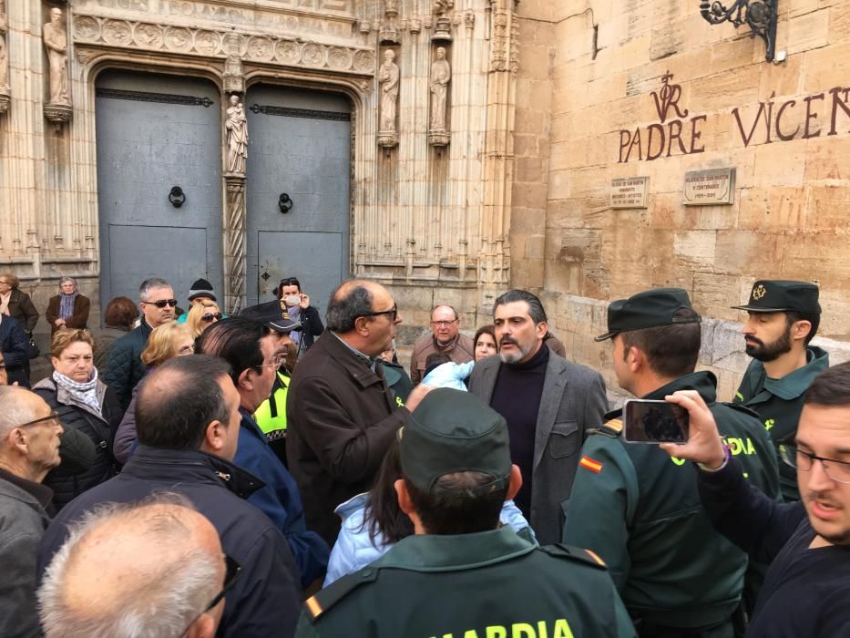 Polémica retirada de la Cruz en Callosa