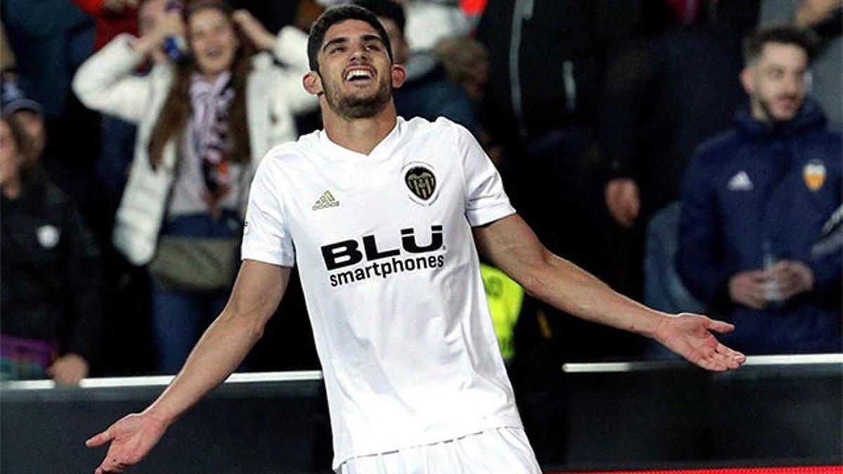 Guedes inició el descalabro blanco en Mestalla