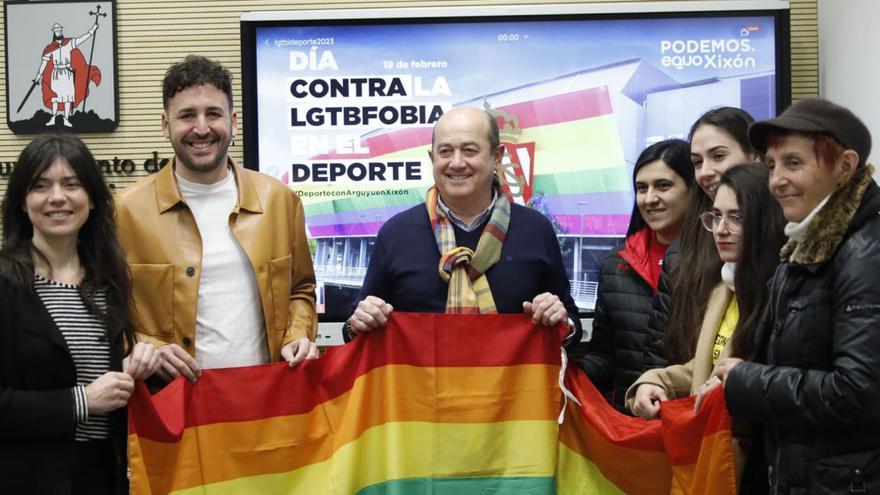 Podemos pide la bandera LGTBI en el deporte  | MARCOS LEÓN