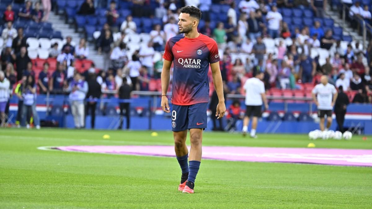 Gonçalo Ramos, calentando con el PSG
