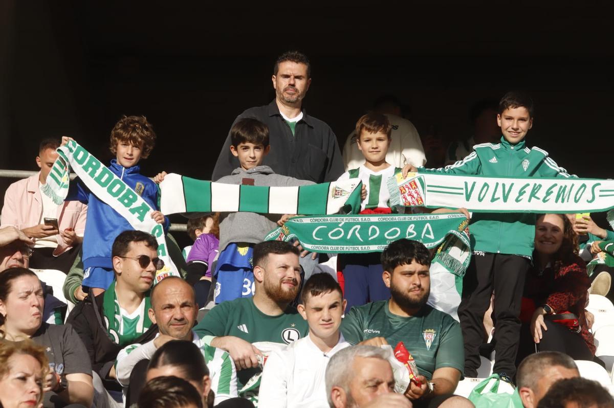 Córdoba CF-Cádiz: las imágenes de la afición blanquiverde en El Arcángel Córdoba CF-Cádiz: las imágenes de la afición blanquiverde en El Arcángel
