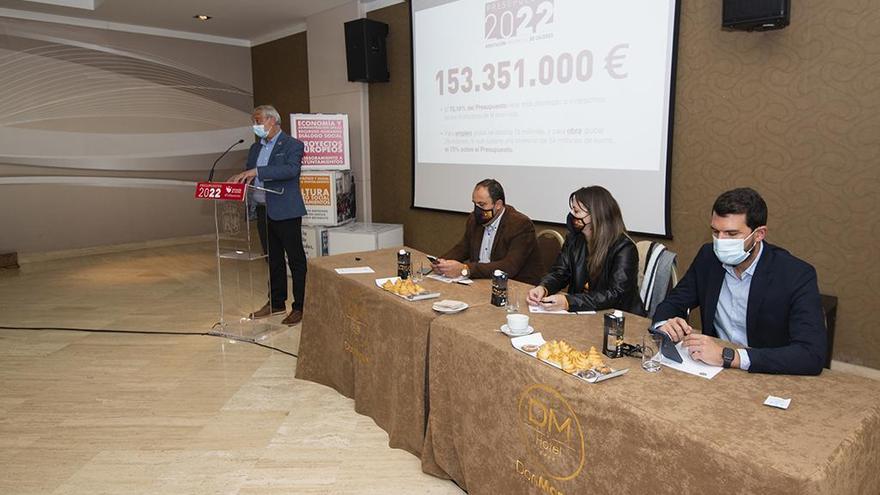 El presidente de la Diputación de Cáceres, Carlos Carlos, presenta los presupuestos para el año 2022.