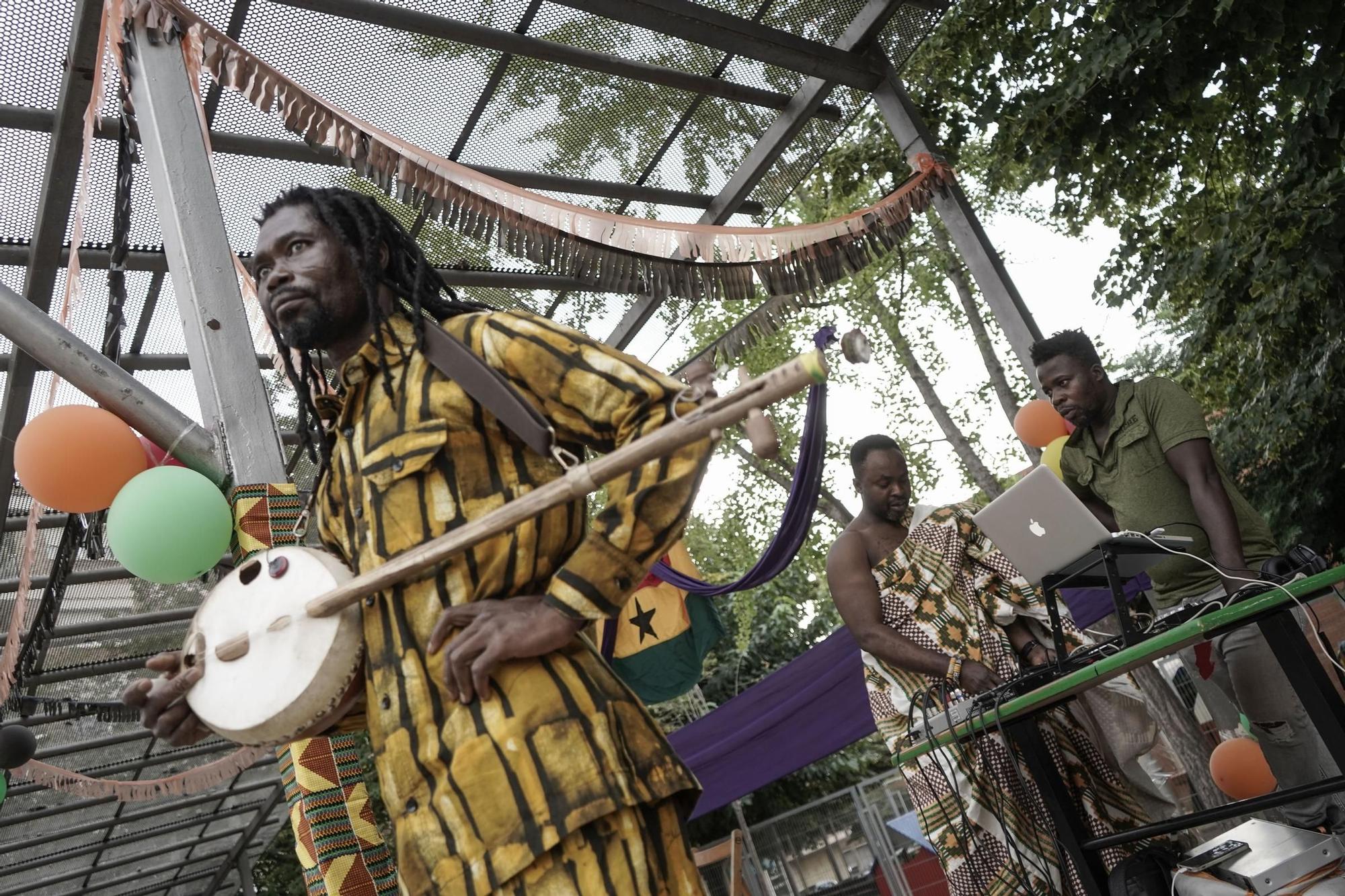 Totes les imatges de la festa solidària de la comunitat de Ghana