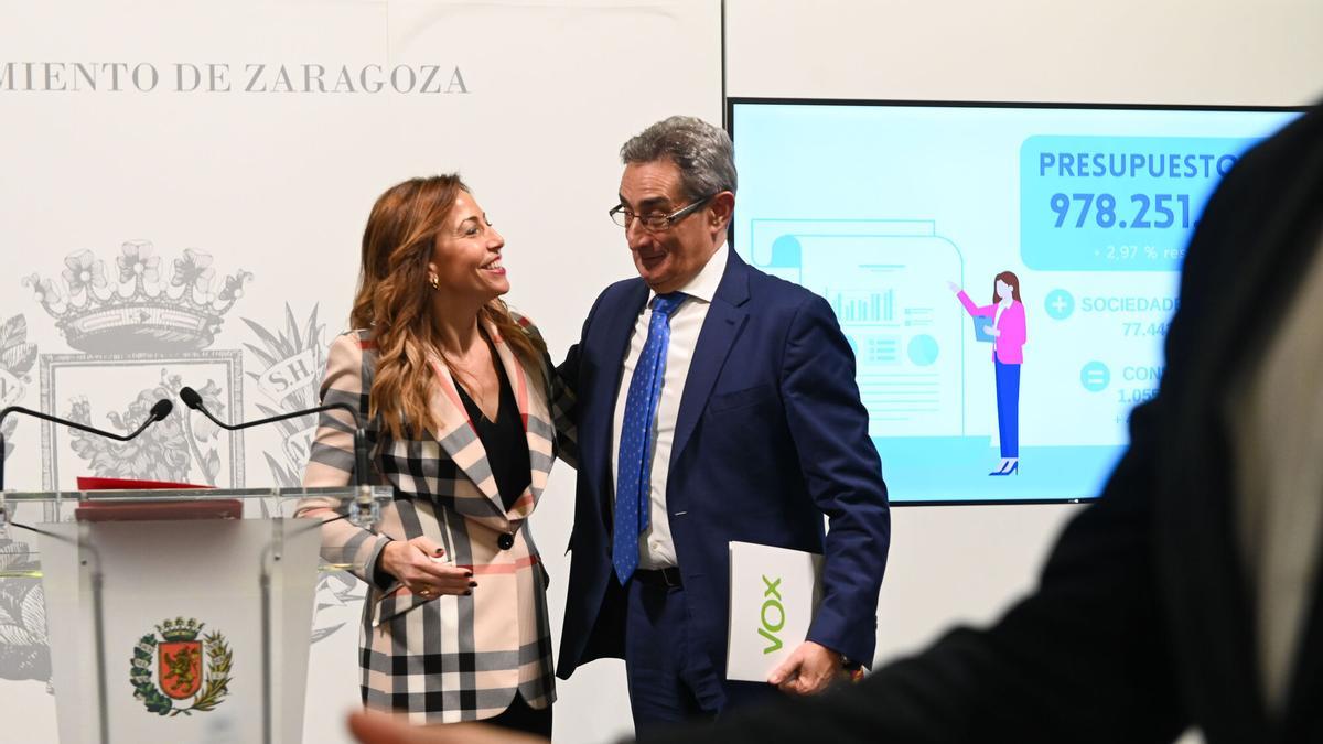 Natalia Chueca y Julio Calvo durante la presentación de presupuestos en 2024.