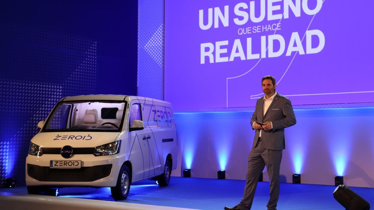El CEO de QEV Technologies, Joan Orús, presenta la nova marca de vehicles elèctrics, Zeroid, al Nissan Brand Centre de Zona Franca, amb l&#039;eslògan &quot;Un somni que es fa realitat&quot;
