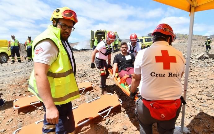 10/04/2019 SAN BARTOLOME DETIRAJANA. Simulacro accidente aéreo del Ejercito del Aire.  Fotógrafa: YAIZA SOCORRO.  | 10/04/2019 | Fotógrafo: Yaiza Socorro