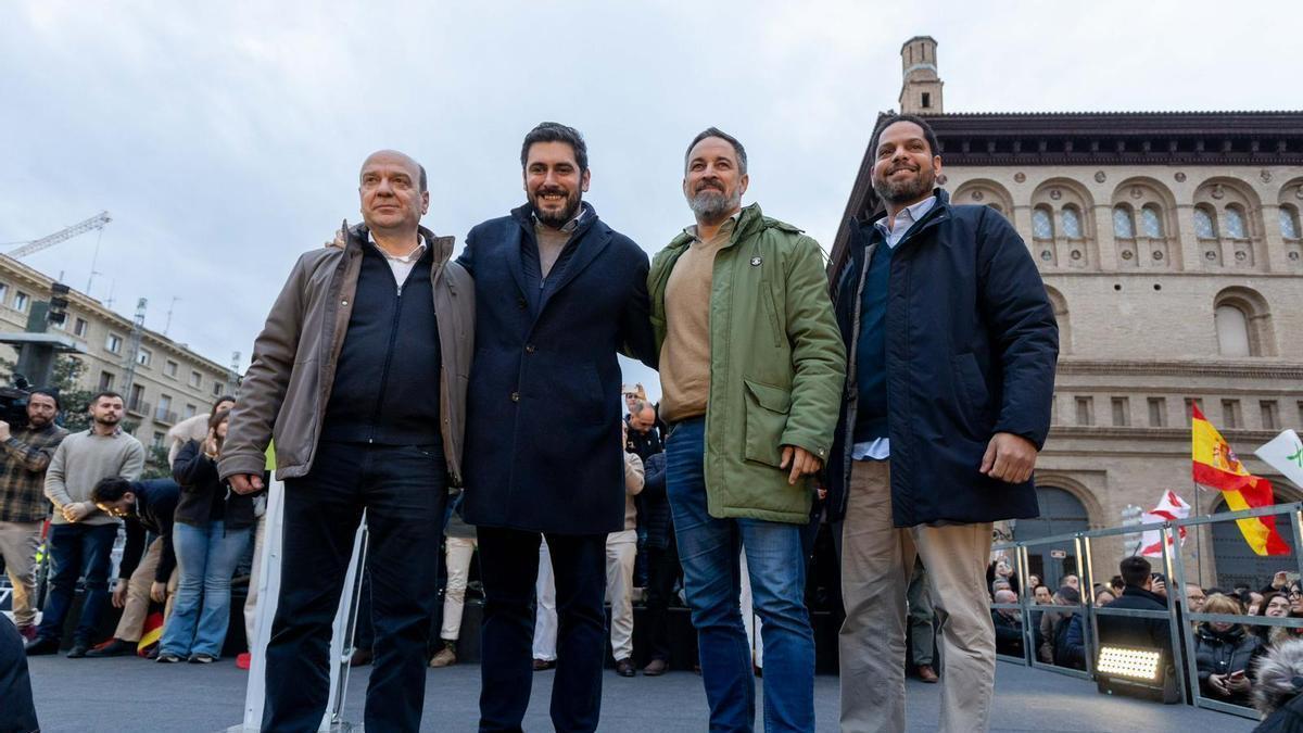 VÍDEO | Abascal cierra la campaña de Vox del 8F en un mitin sin banderas aragonesas y con insultos a Sánchez y al PP de Azcón