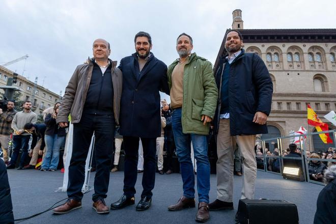 Santiago Abascal cierra la campaña electoral del 8F en la plaza del Pilar