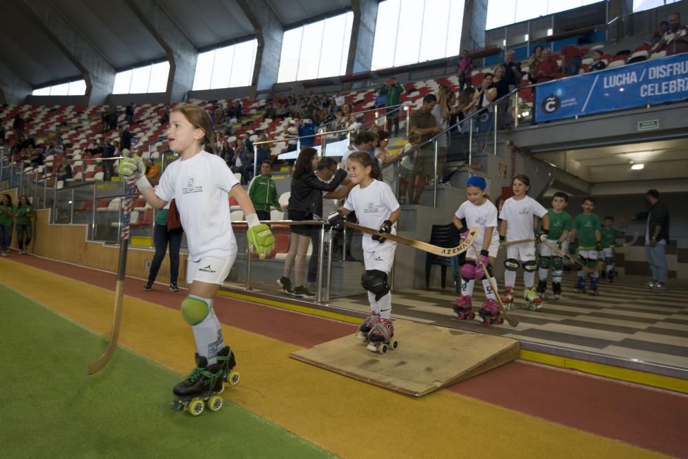 El equipo de hockey sobre patines presenta en el Palacio de los Deportes de Riazor las equipaciones para la temporada. La primera seguirá siendo verdiblanca y la segunda, blanquiazul como la del Dépor