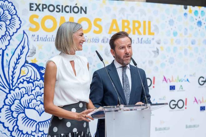 Laura Sánchez y Javier Villa en la inauguración de la exposición ‘Somos abril. Andalucía y sus fiestas a través de la Moda’