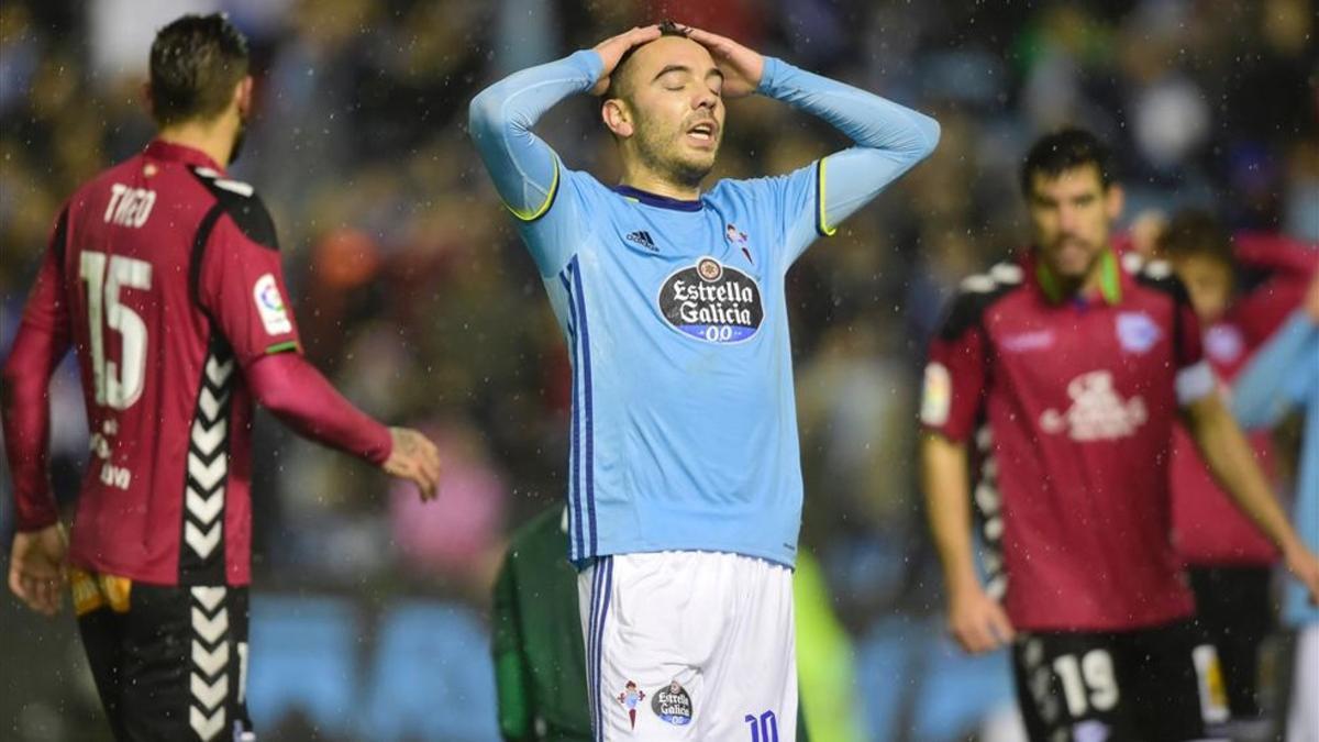 Aspas se desespera tras una ocasión. El delantero estuvo muy activo en cuanto a remates